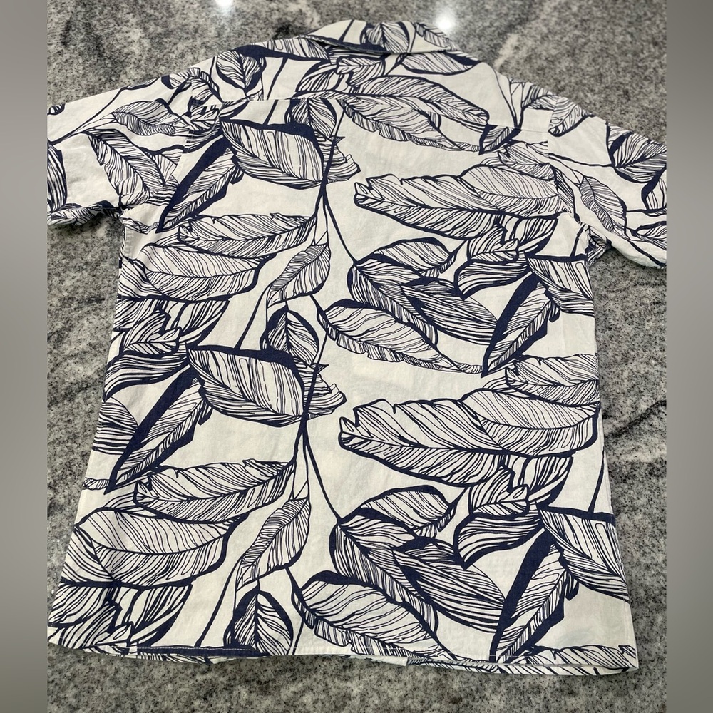 👕 2 for $30👕 | Mens | Medium | Button Down Shirt | Tropical Print | Blue/White